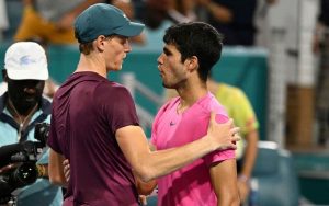 Sinner remercie Alcaraz après une saison mémorable : « J’ai besoin de toi. Aujourd’hui, il ne s’agissait pas seulement de tennis ; nous sommes des athlètes et nous avons besoin de personnes à nos côtés. »