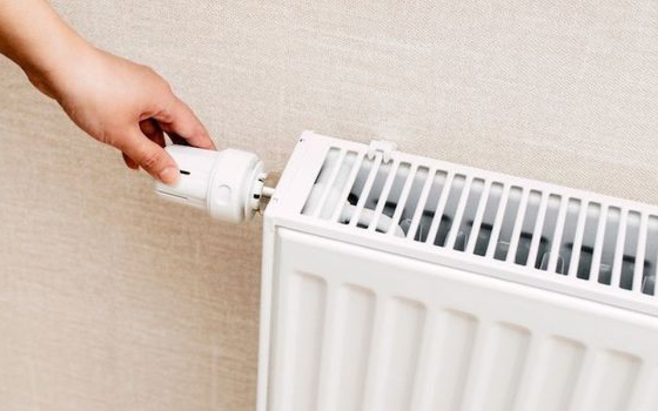 Les radiateurs fonctionnent mieux et semblent plus chauds si vous placez dessus un objet fréquemment utilisé dans la chambre à coucher.