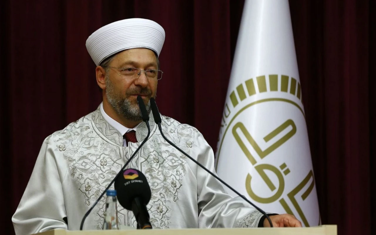 Est-il permis de teindre ses cheveux en noir selon les lois islamiques ? Réponse du mufti.