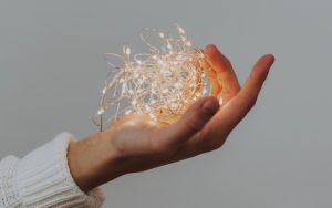 Cessez d’acheter des guirlandes de Noël traditionnelles : ces alternatives modernes seront déterminantes cette saison