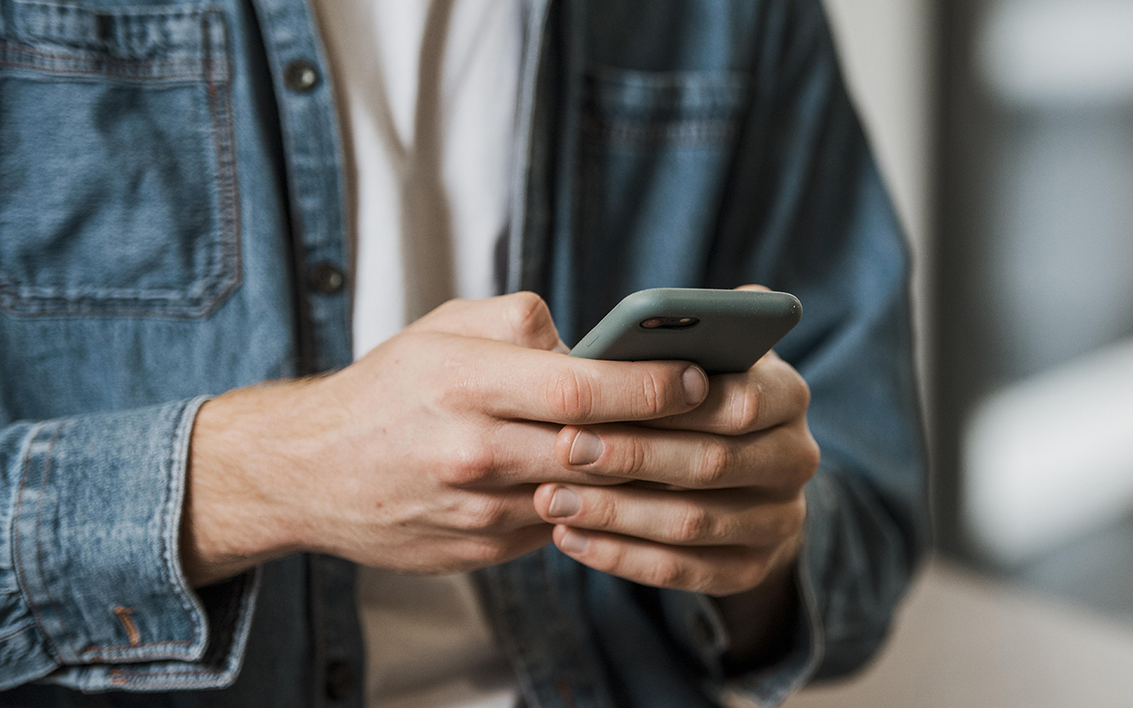 Comment transférer des données directement depuis un téléphone portable vers une clé USB sans utiliser d'ordinateur