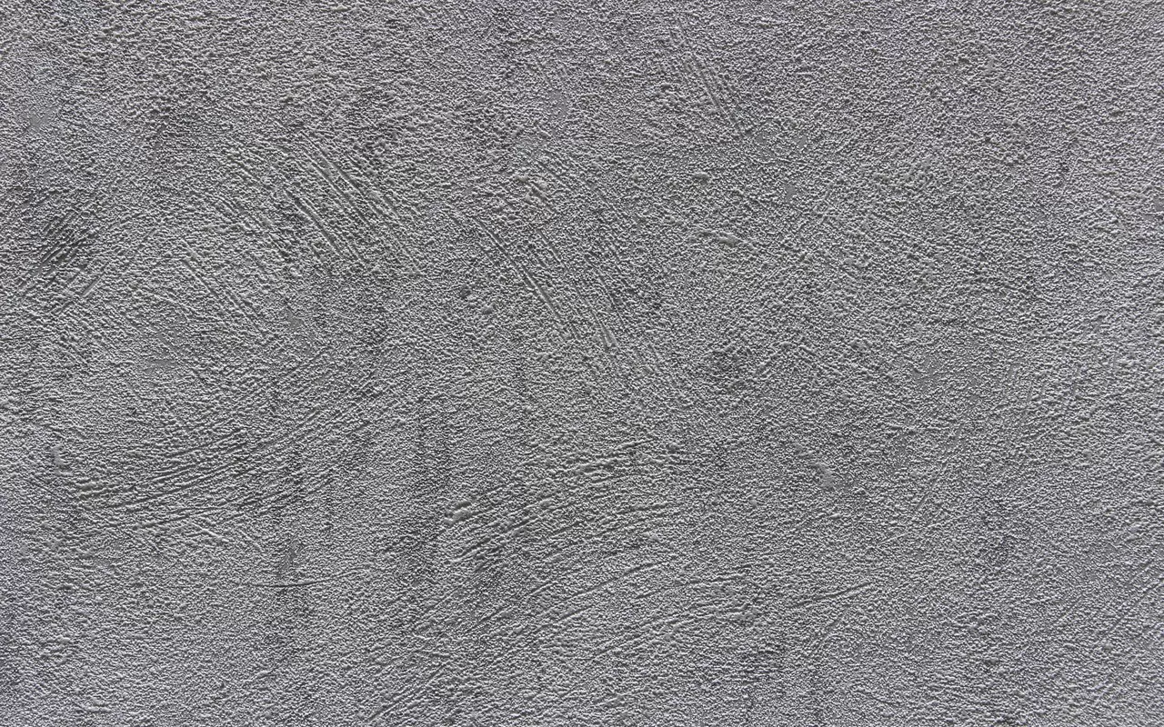 La peinture artisanale, fabriquée à partir d'une solution AC3, de ciment et de colle blanche, est très prisée pour les sols, les dalles et les murs, car elle est très résistante, sèche rapidement, offre une bonne couverture et permet de réaliser des réparations à moindre coût dans n'importe quelle pièce.