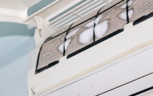 Faut-il couvrir son climatiseur en hiver ? J’ai posé la question à un expert en systèmes de chauffage, ventilation et climatisation.