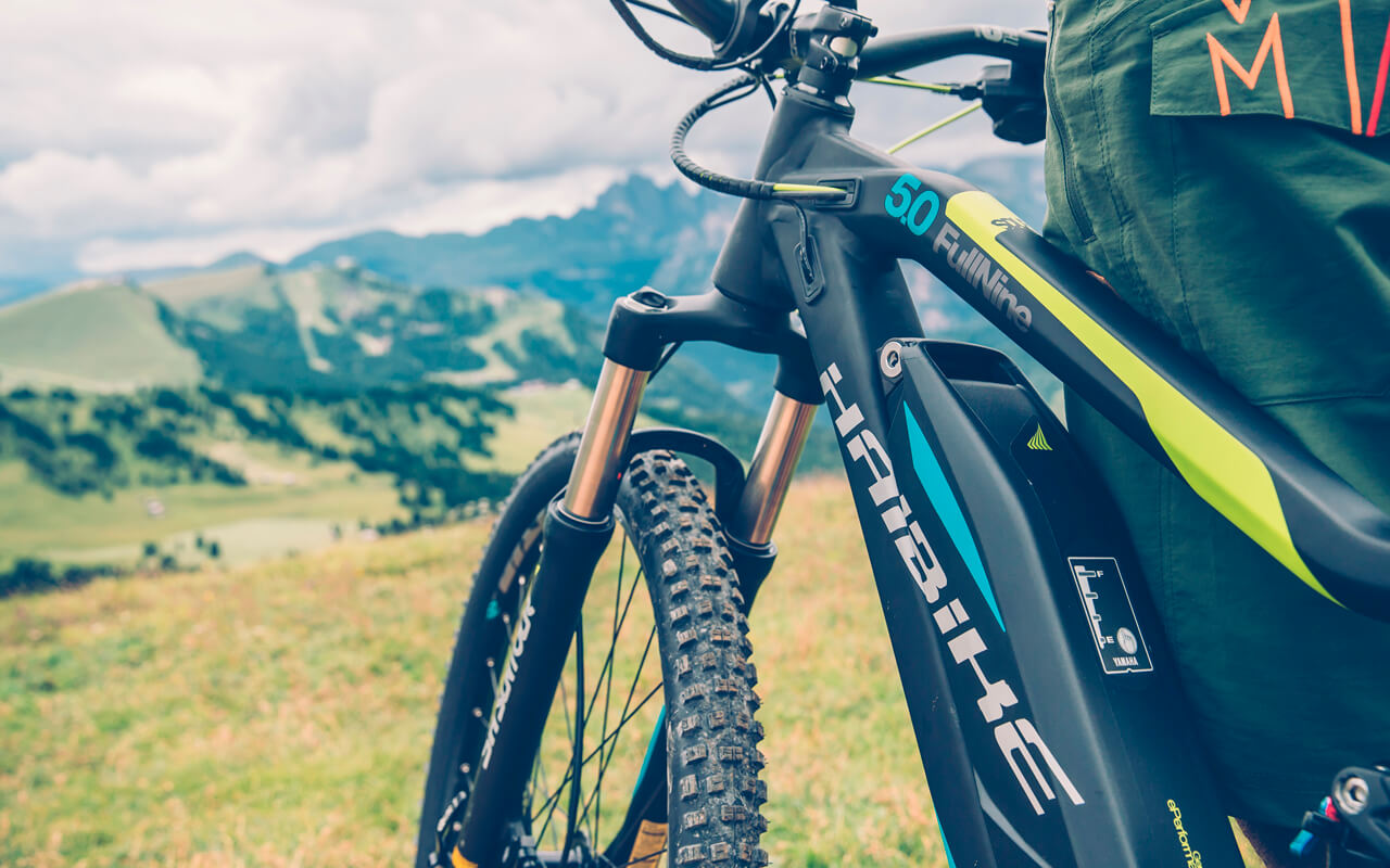 Le nouveau vélo électrique haut de gamme Hero sera le premier choix des amateurs de longues distances : avec une autonomie de 180 km, il est disponible à partir de seulement 65 000 roupies.