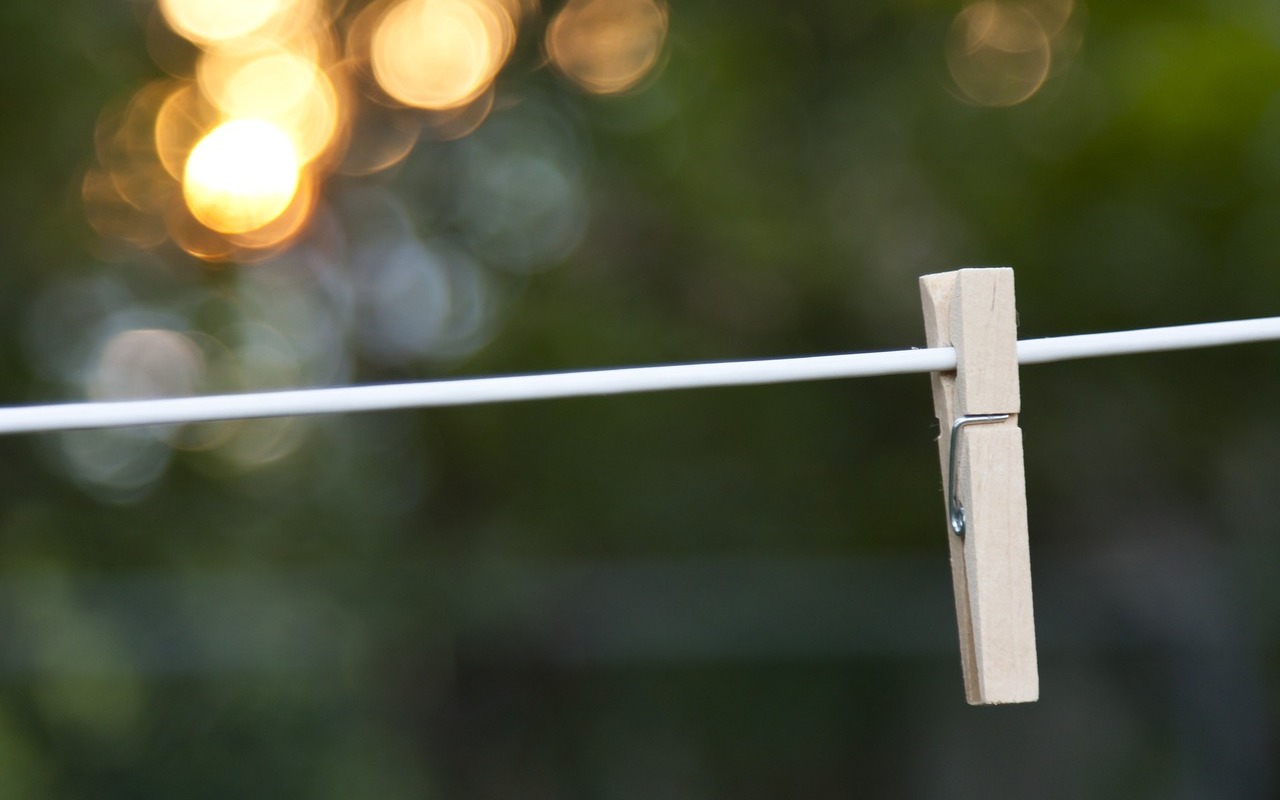 La loi sur la propriété horizontale le confirme : si votre voisin tend des cordes à linge sur sa terrasse, vous pouvez saisir la justice en invoquant l'article 7.1.